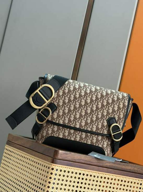 Picture of Dior Mens Bags _SKUfw239329593fw